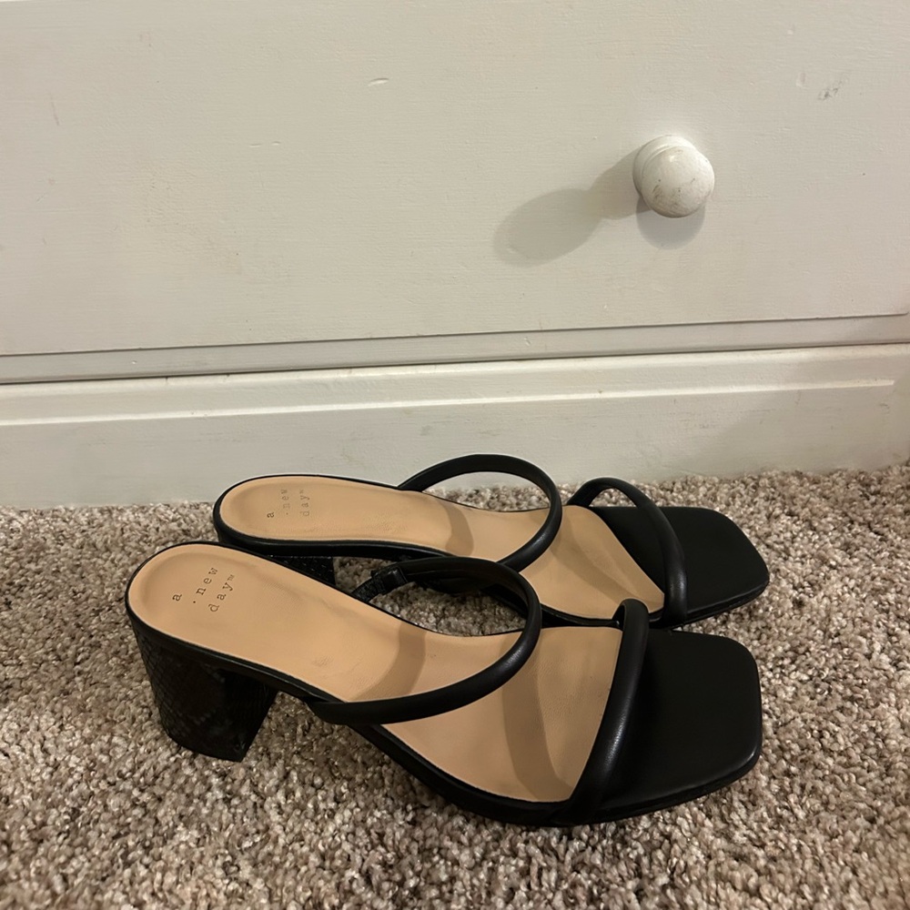 A New Day-Target Like New 8 1/2 Black Printed Short Heels